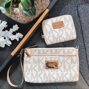 BUNDLE MICHAEL KORS Large Logo Wristlet & Wallet •